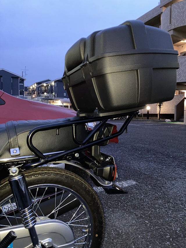 リアボックス取り付け完成 - 横から